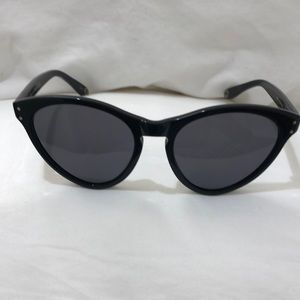 Brand new Gucci sunglasses! Were a gift but never worn! Perfect condition!